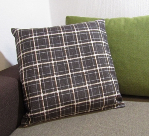 Декоративна калъфка -  каре на тъмна основа графит, винтидж