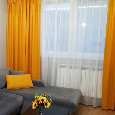 Плътно перде от висококачествена материя: жълто